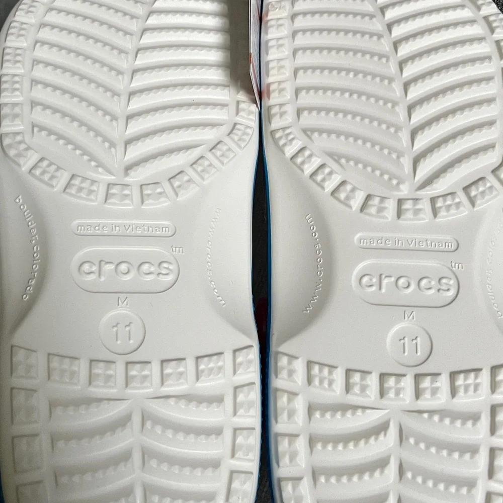 NEW Hello Kitty x CROCS Men’s 11 & 13